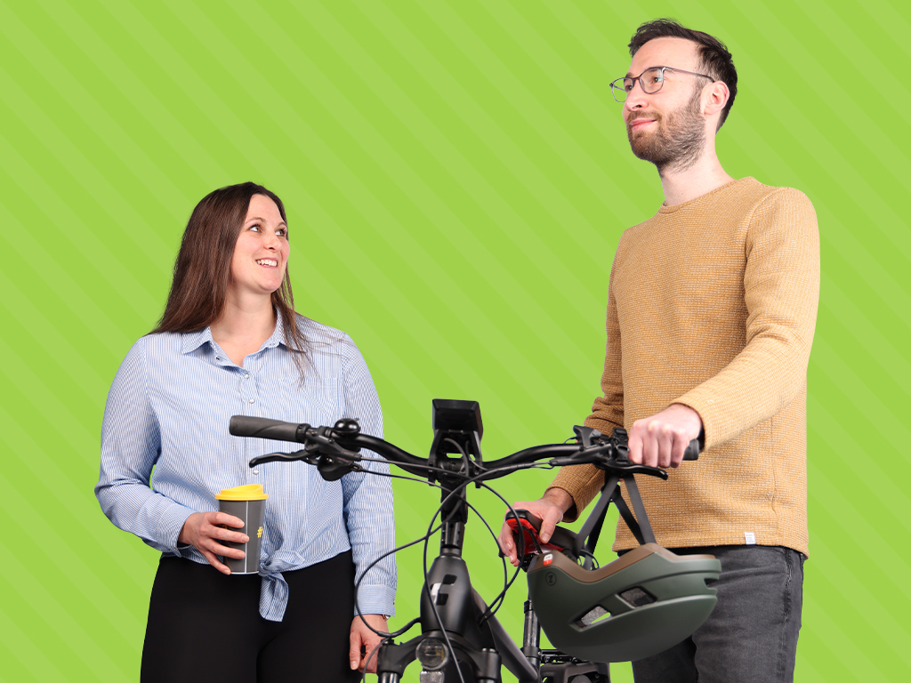 Frau und Mann mit eBike