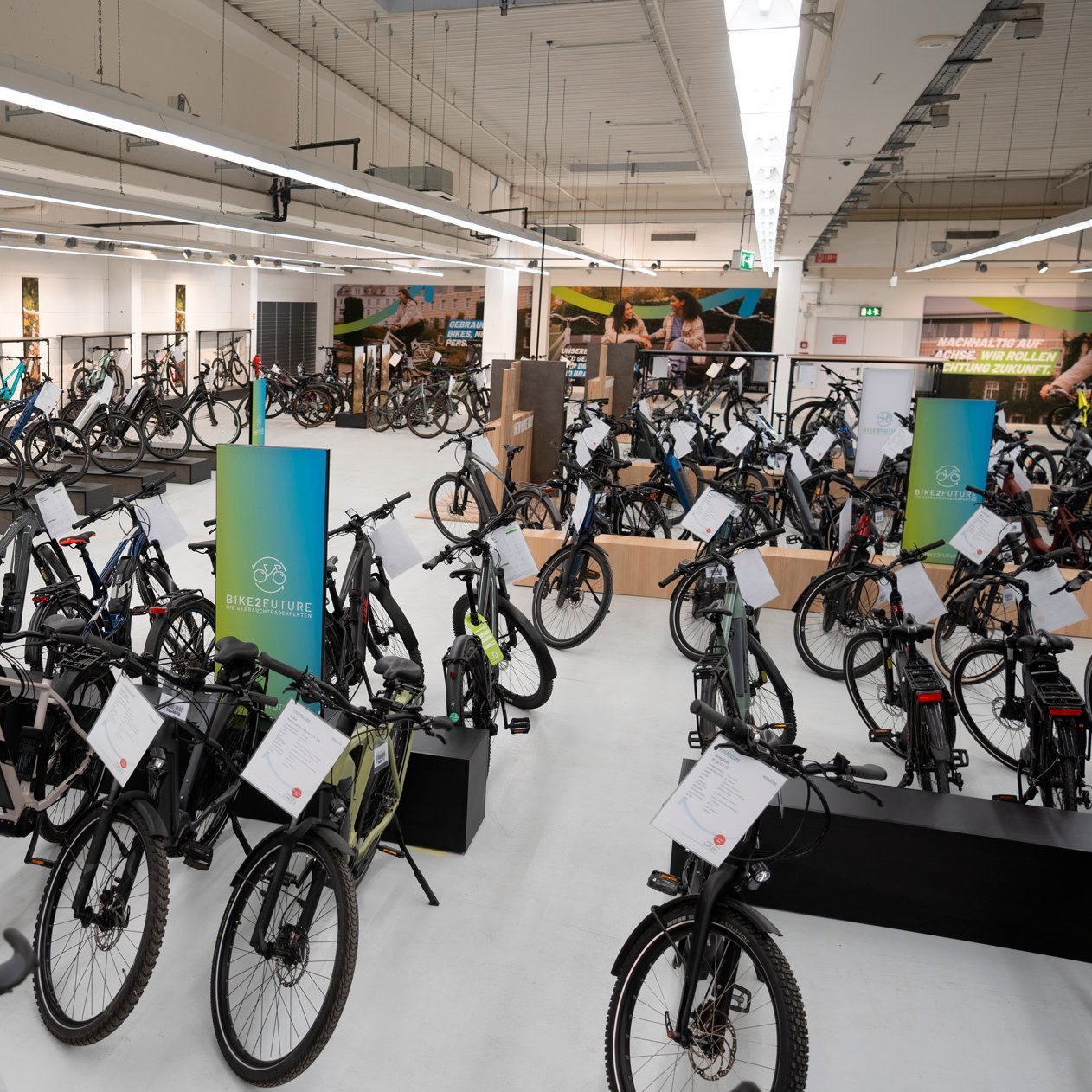 Verkaufsfläche mit Gebrauchträdern von Bike2future