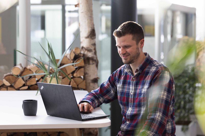 Arbeitnehmer im Bikeleasing Portal am Desktop
