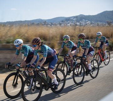Fahrerinnen des VICC Damenteams