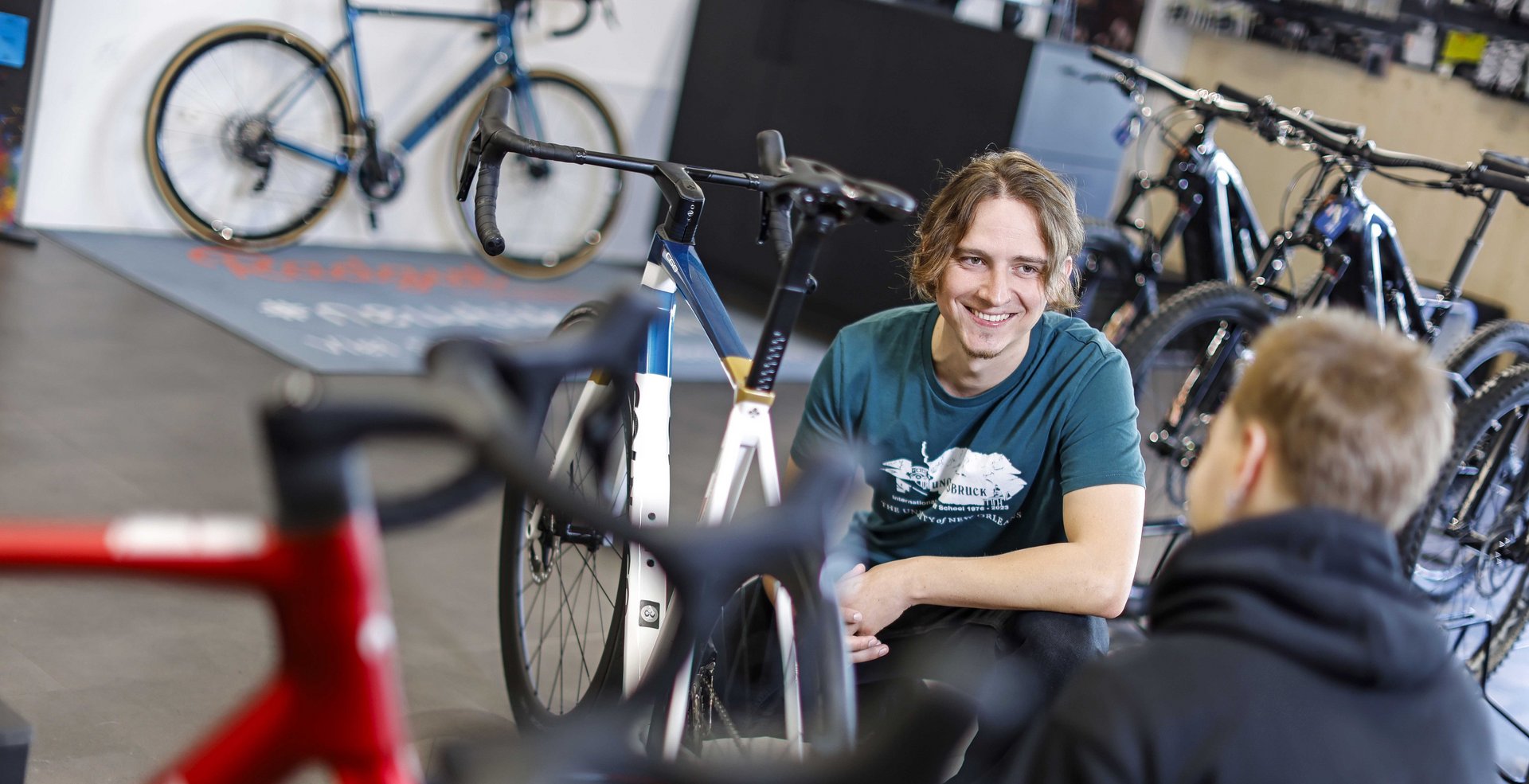 Bikeleasing partner dealer with customer