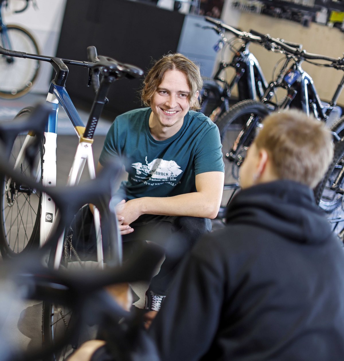 Bikeleasing partner dealer with customer