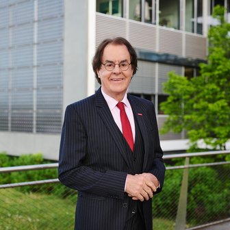 Porträtfoto von Hans Roth, Saubermacher Gründer und Aufsichtsratsvorsitzender