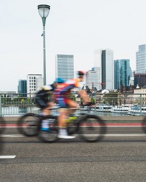 Rennradfahrer im Rennen
