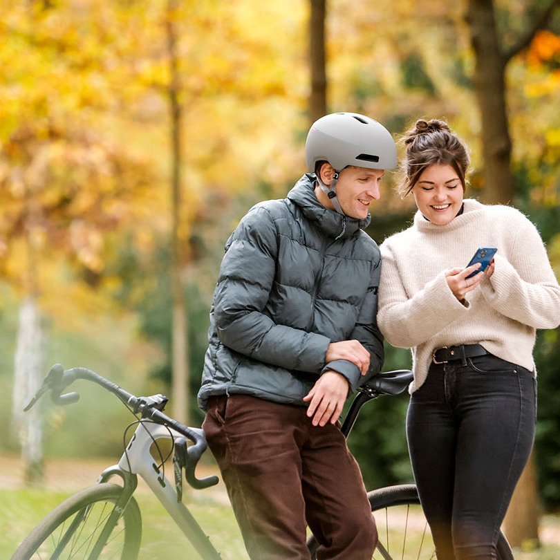 Dienstradfahrer informieren sich zum Thema Bikeleasing