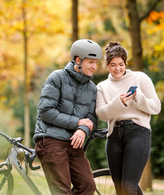 Dienstradfahrer informieren sich zum Thema Bikeleasing