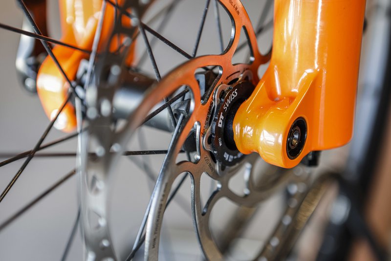 Mountainbike Federgabel und Bremsscheibe mit DT Swiss Nabe