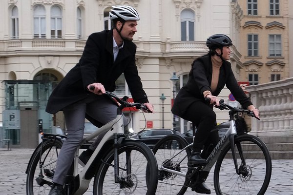 Dienstradfahrer in der Stadt