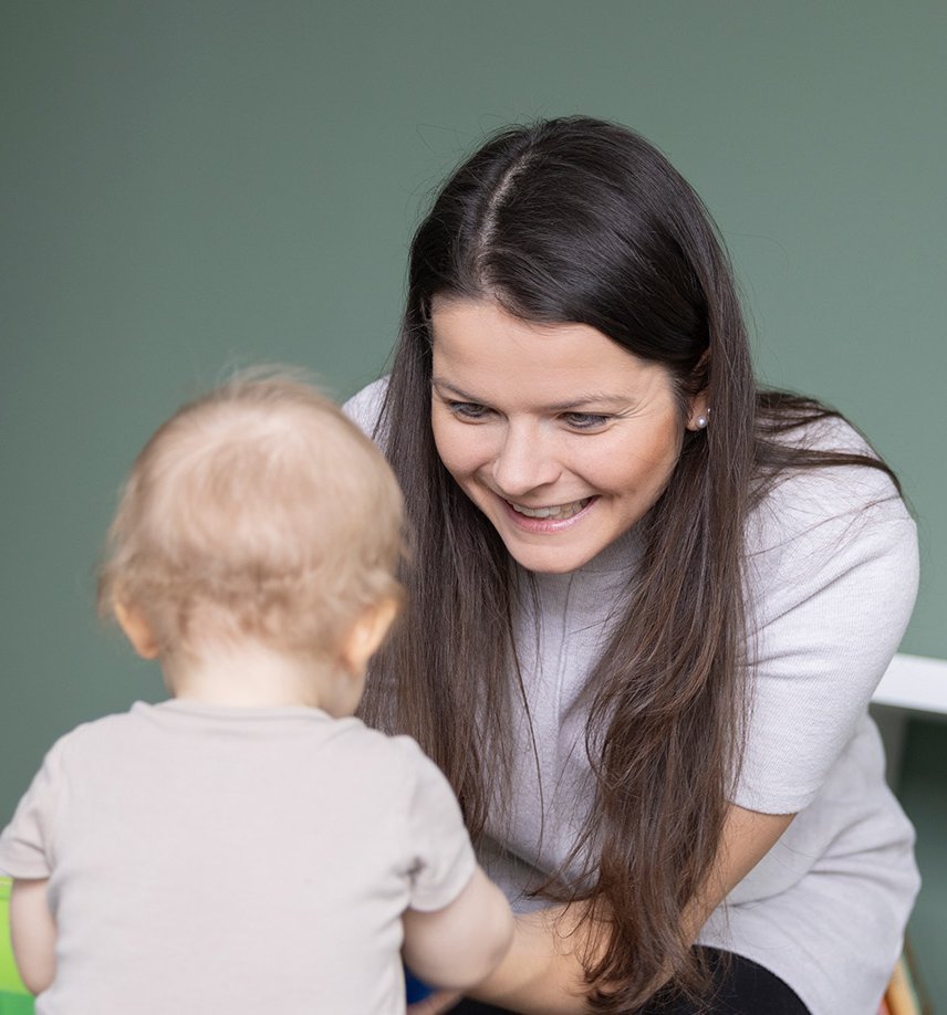 Mutter mit Baby Bikeleasing Arbeitgeber-Versicherungen